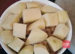 Illustration of how to make steamed pork with spicy rice noodles 6