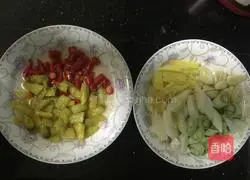 Illustration of braised chicken gizzards with duck blood 4