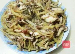 Illustration of how to make three-silk spring rolls 9