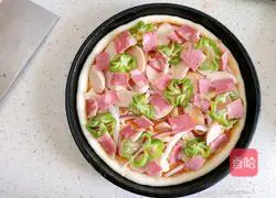 How to make sausage and bacon pizza Illustration 8