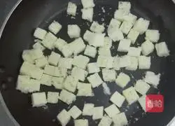 Soup dishes with bread crumbs illustration 3