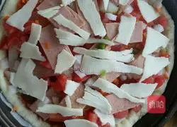 Illustration of how to make luncheon meat pizza 5
