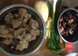 Illustration of Braised Chicken Nuggets with Mushrooms and Potatoes 4