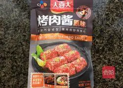 Illustration of how to make bacon meat and enoki mushroom rolls 6