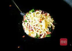 Illustration of how to make fried egg and ham pizza 9