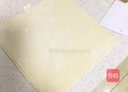 Illustration of how to make Hawaiian thin-crust pizza 3