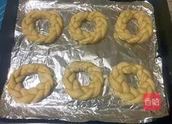 Illustration of how to make garland bread 14