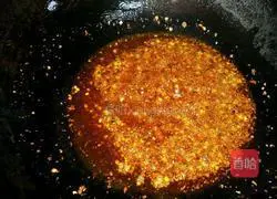 Illustration of how to make double pepper pickled fish 7