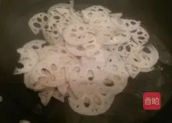 Illustration of how to make cold lotus root 2