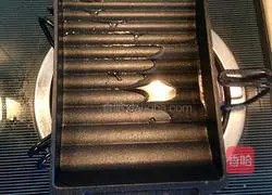 Illustration of how to make egg rolls 3