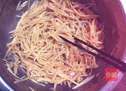 Illustration of how to make crispy potato shredded cake 2