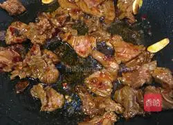 Illustration of how to make stir-fried beef slices 5