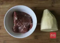 Illustration of how to stir-fry pork with spring bamboo shoots 1