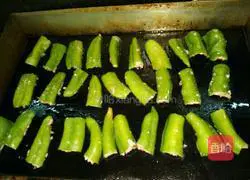 Illustration of how to make minced meat stuffed with green peppers 6