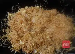 Illustration of how to make three shredded fried rice noodles 7
