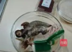 Illustration of how to make Spanish paella 1