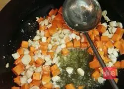 Sauce and stir fry Illustration of how to make diced pork 4