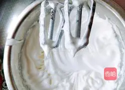 Illustration of how to make eight-inch chiffon cake 10