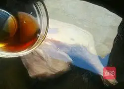 Illustration of how to make tender bacon duck leg stew (pickled fresh) 5