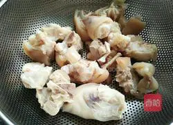 Illustration of Braised Pork Claws 4