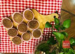 Illustration of how to make Christmas hat strawberry cup cake 12