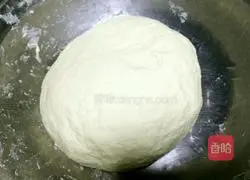 Illustration of how to make soy noodles with sesame sauce, scallion oil and sausage 1