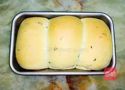 Illustration of how to make chive toast 12