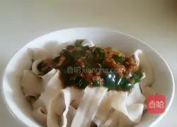 Illustration of how to make braised noodles with leeks and eggs 9