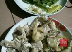 How to braise chicken with tribute cabbage Illustration 2