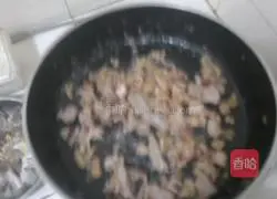 Illustration of how to make Hakka fried potato noodles in lettuce wraps 2