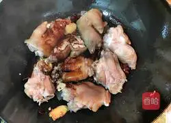 Illustration of braised pig trotters 4