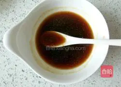 Illustration of how to make shredded pork with Jia Chang Jing sauce 4