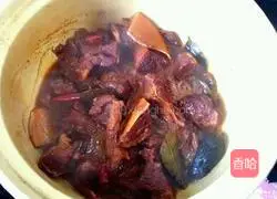 Illustration of home-style braised beef 12