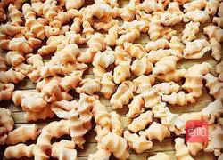 Illustration of how to stir-fry sesame seeds with minced meat and parsley 3