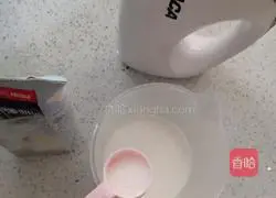 Illustration of how to make cream cake roll 9