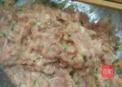 Illustration of how to make black pearl meatballs 4