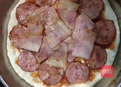 Illustration of how to make shrimp and bacon pizza 4