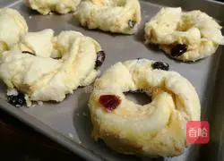 Coconut Bread Recipe Illustration 12