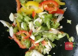 Illustration of how to make colorful peppers mixed with jellyfish skin 3