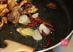 Illustration of how to make braised chicken nuggets 6