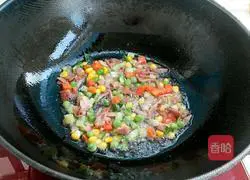 Illustration of how to make bacon and egg fried rice 2