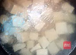 Illustration of how to make celery, tofu and minced meat soup 3