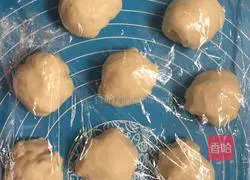 Illustration of how to make flower bread 9