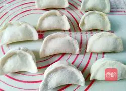 Illustration of how to make steamed dumplings with oily mutton 9