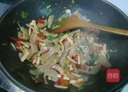 Illustration of how to make fried konjac with kimchi 8