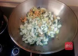 Illustration of how to make braised noodles with chicken and eggplant 5