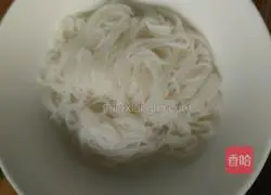 Illustration of how to make spicy beef noodles 4