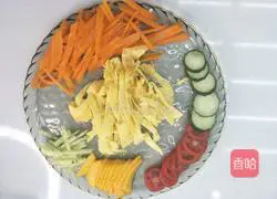 Illustration of how to make summery Vietnamese spring rolls 4