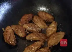 Soy Sauce Braised Chicken Wings Recipe Illustration 4