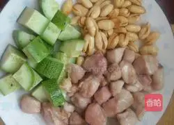 Stir-fried diced chicken in sauce.Recipe 5